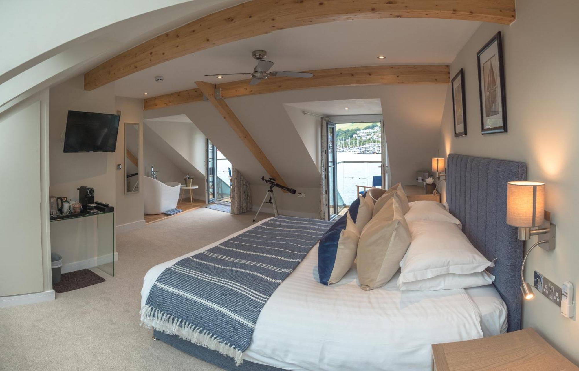 Waterfront House Bed & Breakfast 5*