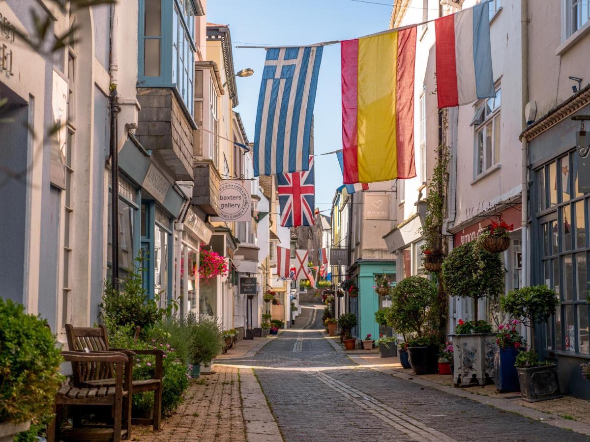 Waterfront House 5* Dartmouth